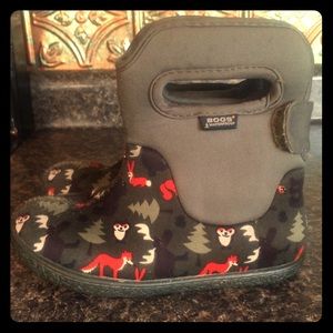Boys toddler bogs size 9